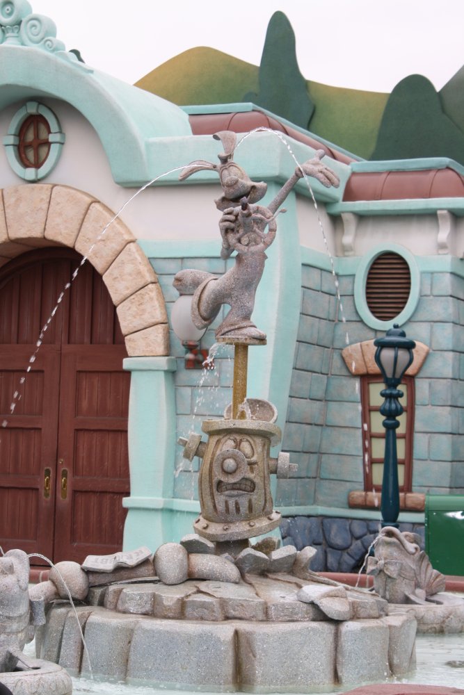 Roger Rabbit Fountain